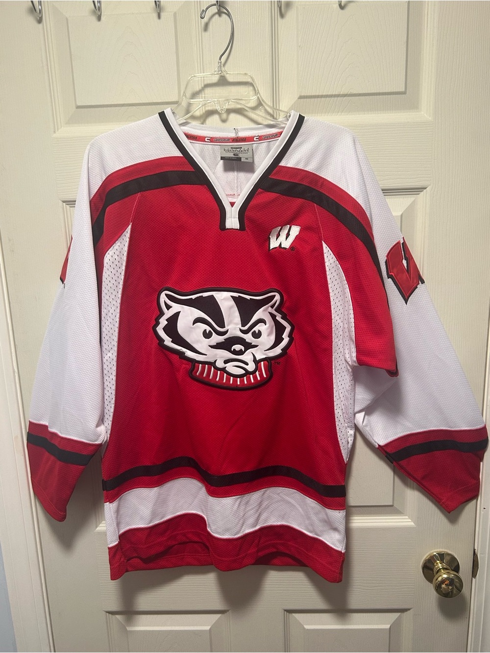 Wisconsin Badgers Hockey Jersey Size Small Red NCAA Colosseum Athletics
